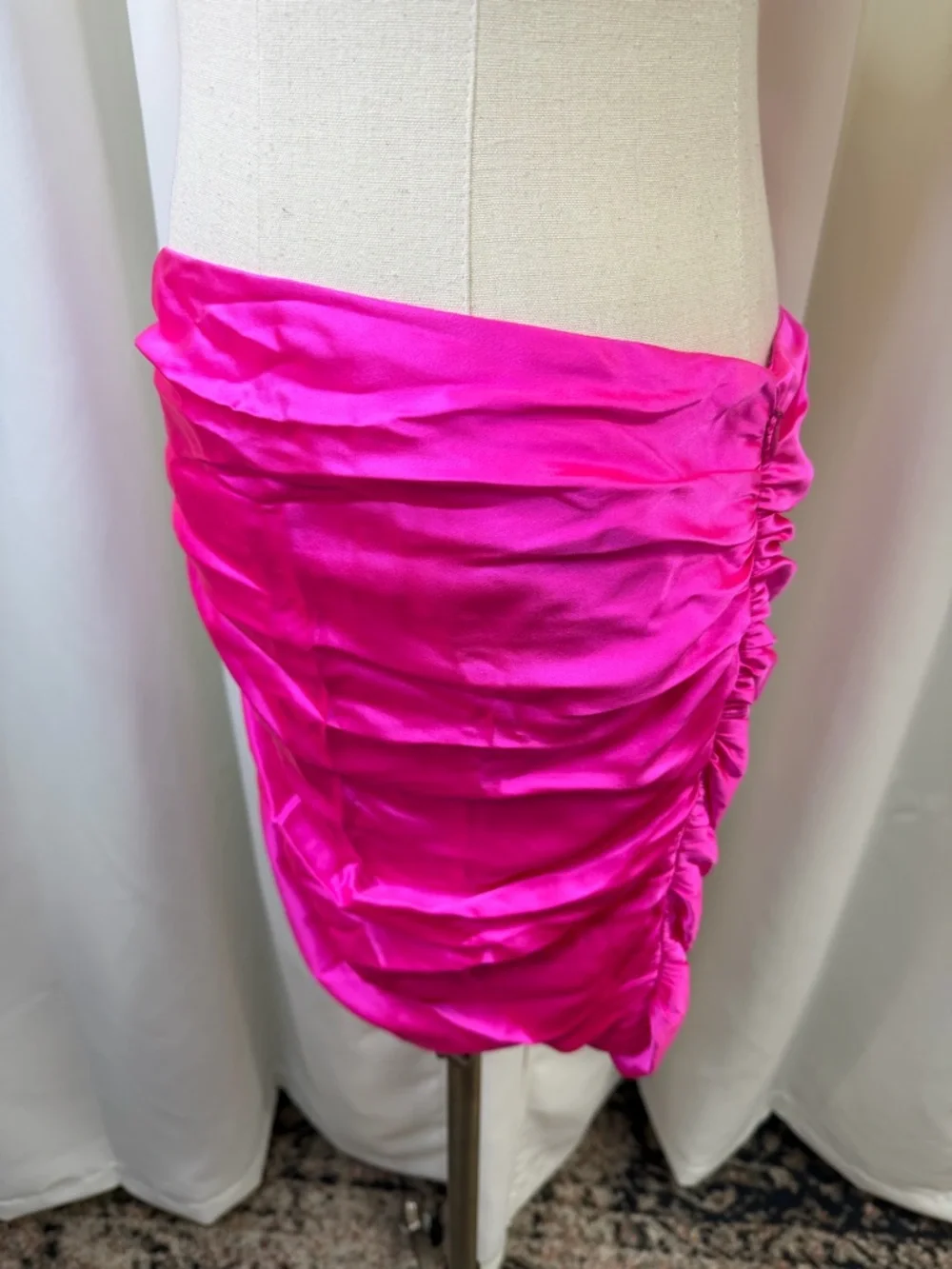 NWT Michelle Mason ‘Ruched Silk-Satin Mini Skirt’ in “Bright Pink” Size 8